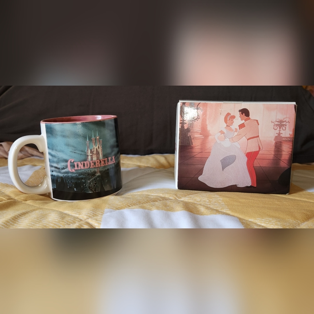 Vintage Retired Disney Cinderella coffee mug with original box and bag